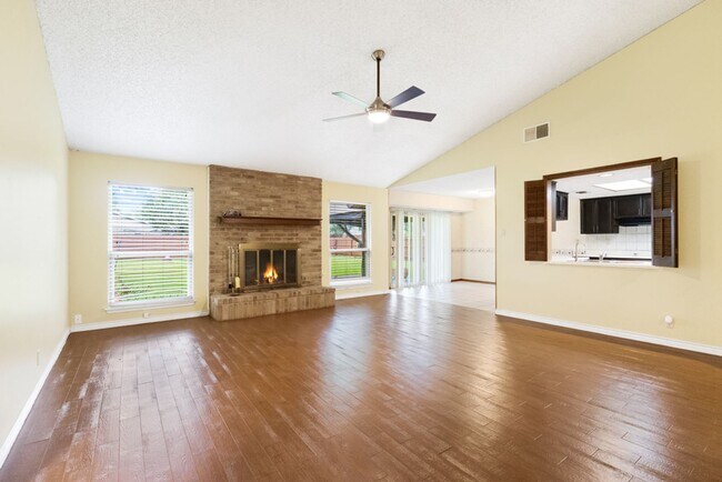 Building Photo - Charming Home Awaits: Spacious & Modern Living in a Prime Location
