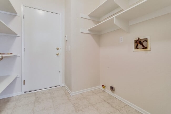 Building Photo - Gorgeous 4 Bedroom Santa Fe Hills Home With a Pool!