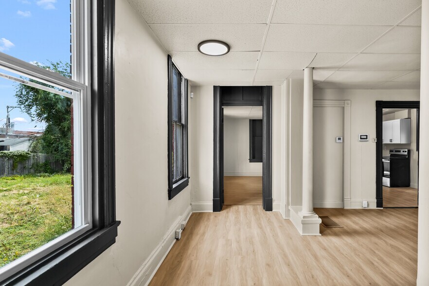 Building Photo - 3630 Tholozan Ave