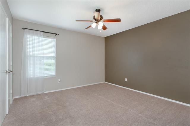 Building Photo - 2700 Peach Dr