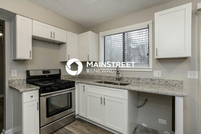 Building Photo - 3 Bedroom Pet-Friendly Home in Lithonia, GA with Main Street Renewal