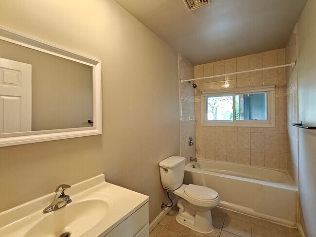 Building Photo - 45 Meribrook Cir