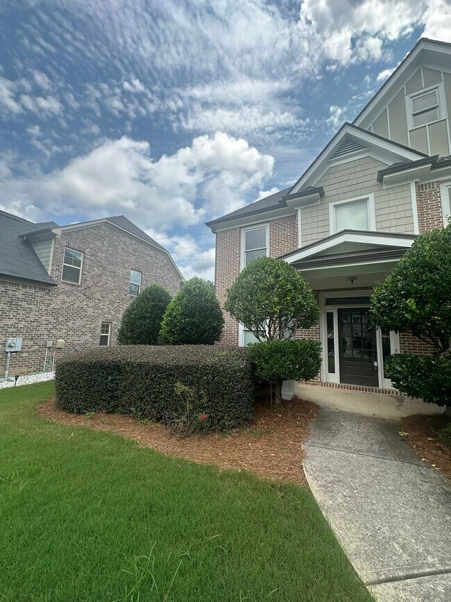 Building Photo - Brick Single Family Rental - 4 bedroom/4.5...