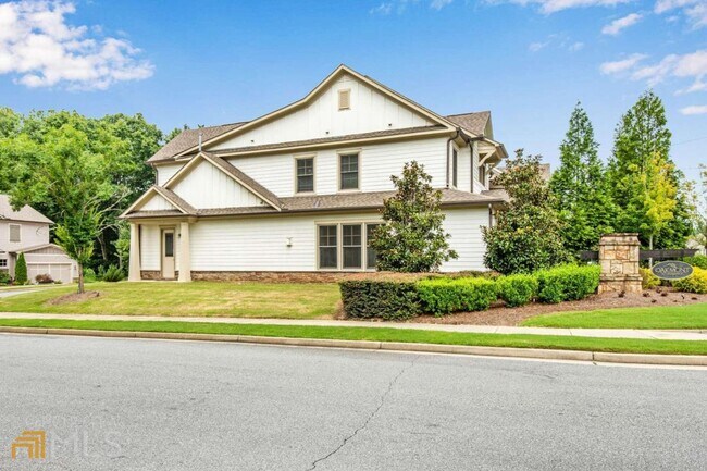 Building Photo - 600 Thornhill Ln