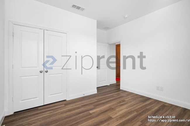 Building Photo - 2900 Long Slope Rd