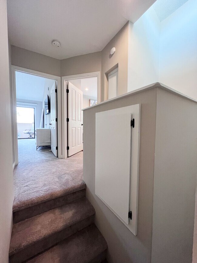 Building Photo - Beautifully Furnished 2 Bed/2.5 Bath Townhome in the Desirable Woodlands of La Jolla