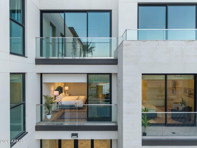 Building Photo - 6587 N Palmeraie Blvd