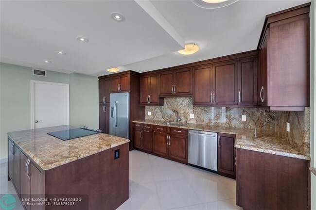 Building Photo - 936 Intracoastal Dr