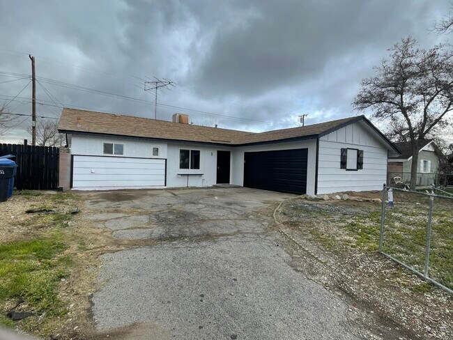 Primary Photo - 45409 7th St E