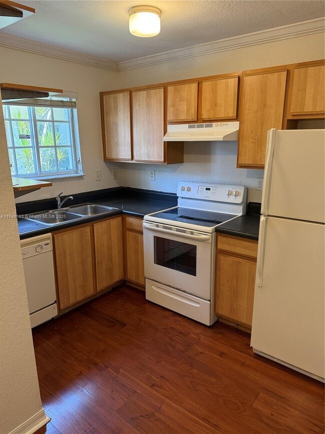 Building Photo - 2082 NE 167th St