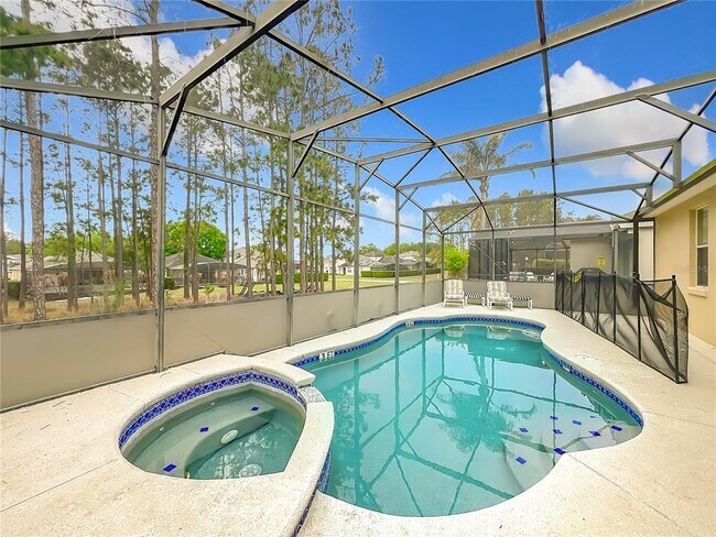 Building Photo - 520 Orista Dr