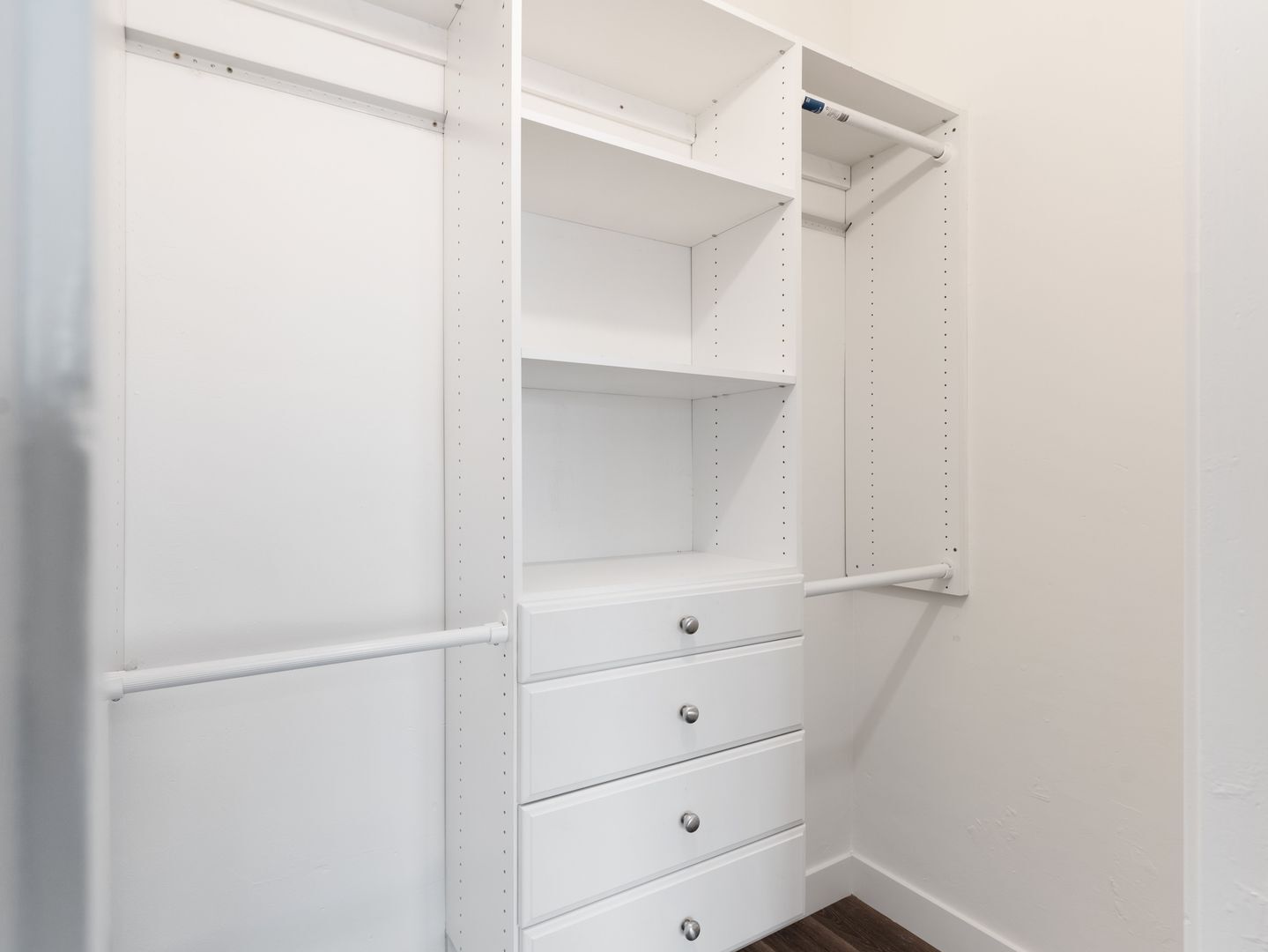 Building Photo - 608 W 6th St