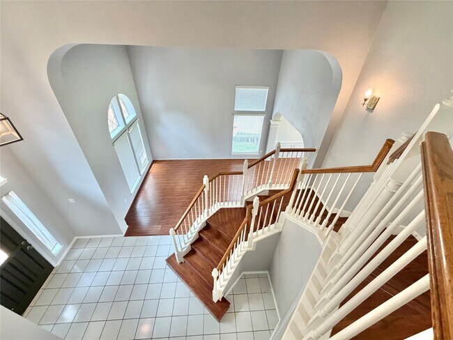 Building Photo - 4614 Forest Home Dr