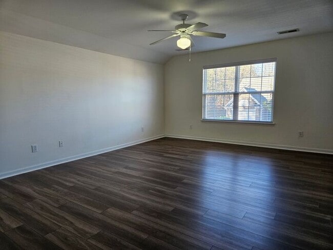 Building Photo - Ivy Square Patio Home