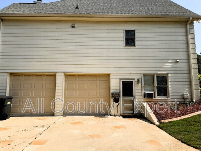 Building Photo - 5760 Charleston Ln