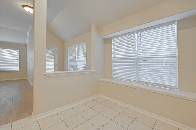 Building Photo - 206 N Wynnoak Cir