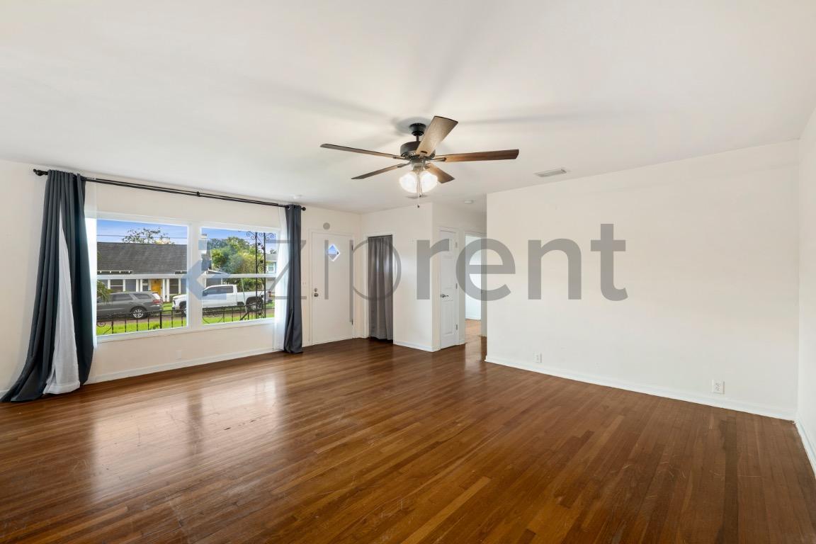 Building Photo - Unit