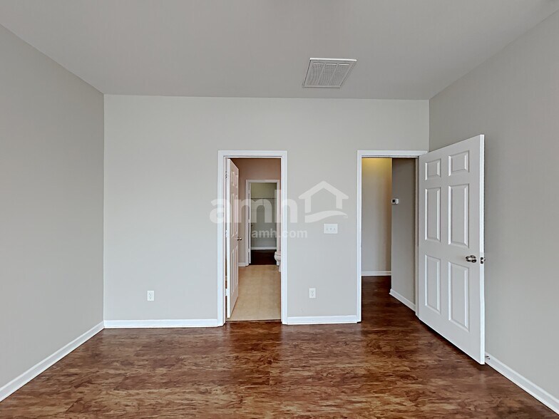 Building Photo - 1015 Green Terra Rd