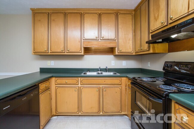 Building Photo - 100 5 Oaks Dr