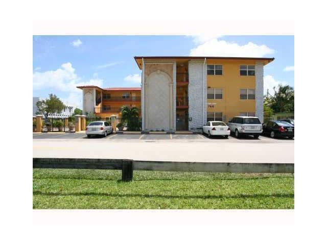 Building Photo - 744 NE 14th Ave