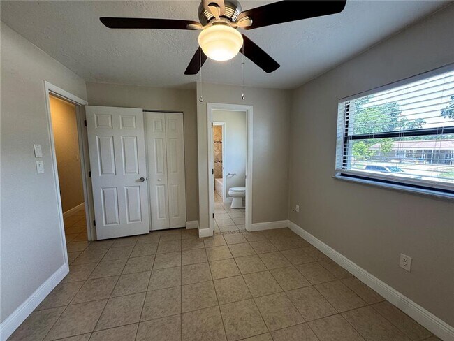 Building Photo - 1607 Stafford Rd