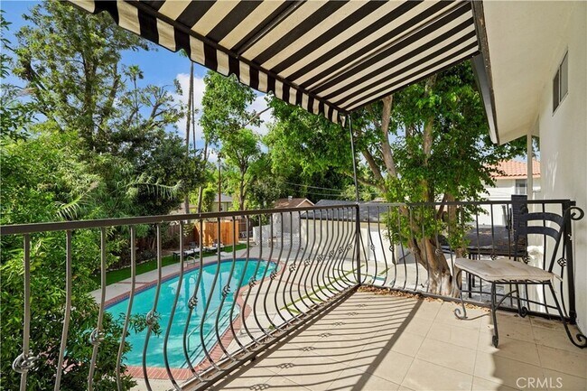 Building Photo - 7425 Vanalden Ave