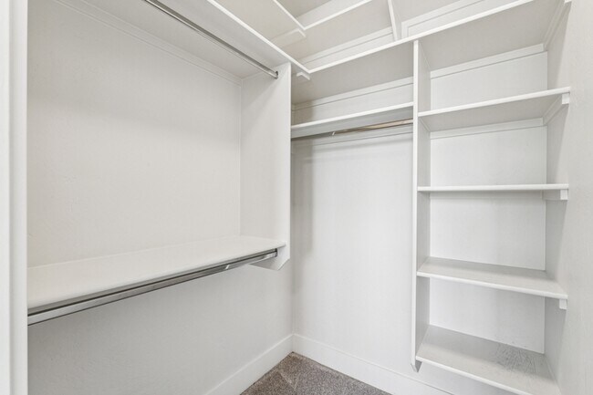 Building Photo - 3243 S Sedgebrook Ln