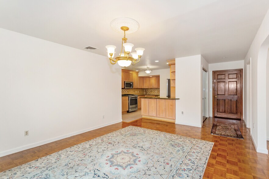 Building Photo - 130 N 7th St