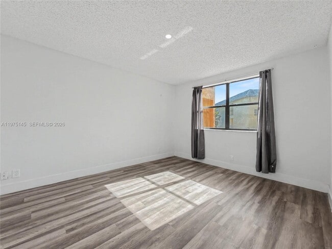 Building Photo - 8120 Geneva Ct