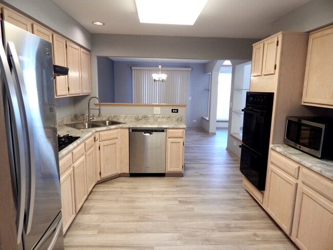 Building Photo - 2223 Seaver Ln