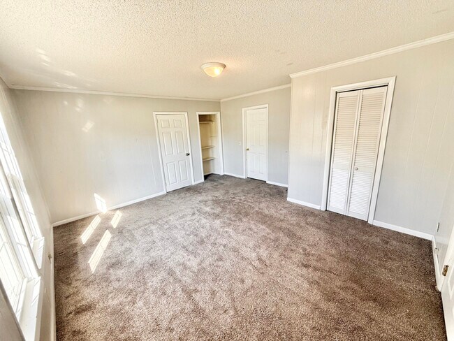 Building Photo - 118 S Tillman St