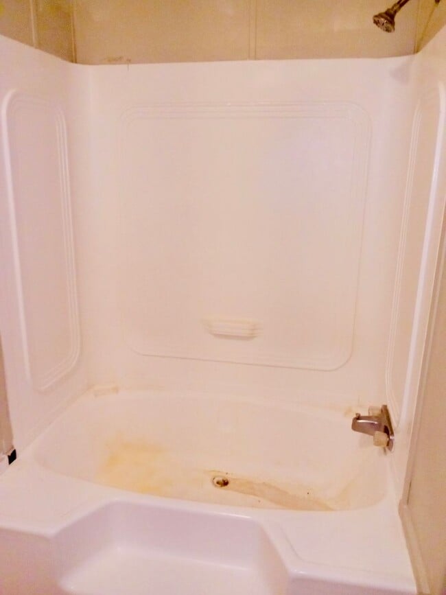 Building Photo - 3 Bed 2 Bathroom Single Family