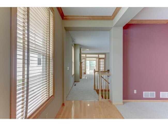 Building Photo - 2074 Clover Ct