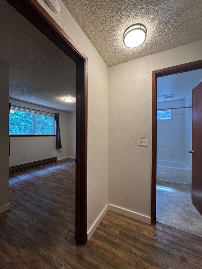 Building Photo - 1604 N Brook Ct