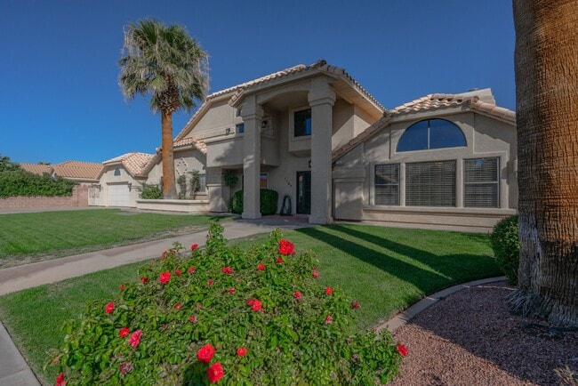 Building Photo - Spacious 6 Bedroom Home with a Balcony!