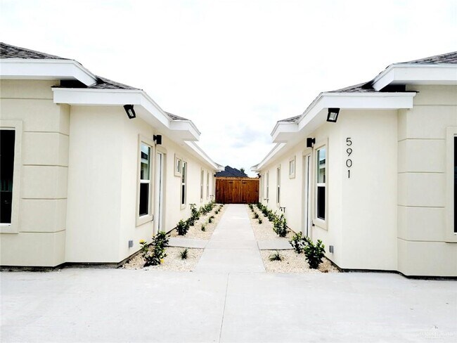 Building Photo - 16 Puffin Ave