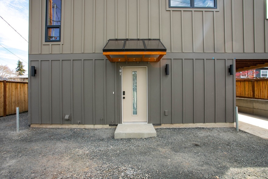 Building Photo - 2517 Vallette St