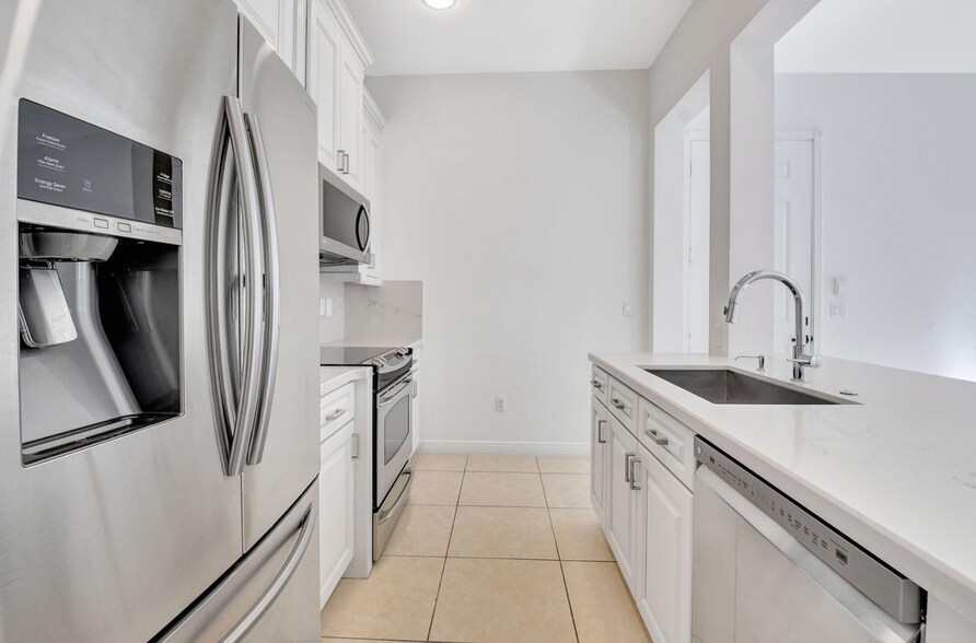 Building Photo - 838 NW 83rd Ln