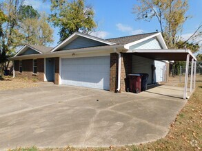 Building Photo - Newly Remodled 3 Bed 2 Bath Home