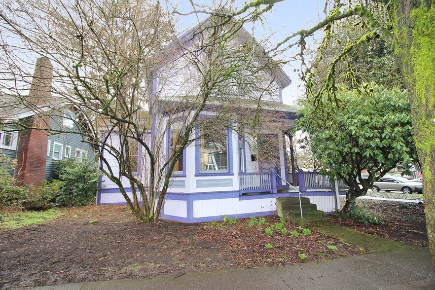 Building Photo - 5112 SE Hawthorne Blvd