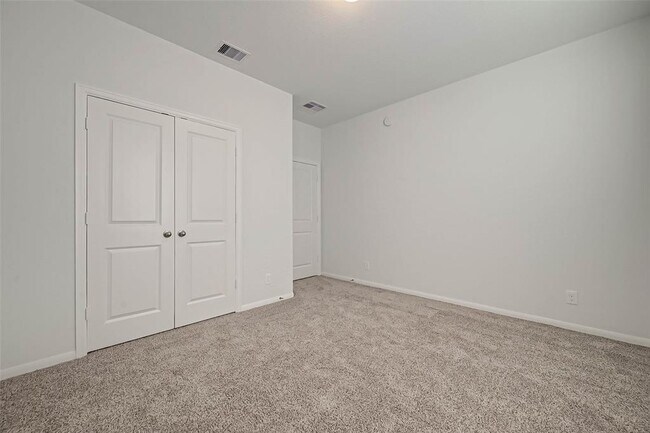 Building Photo - 939 Summer Vlg Wy