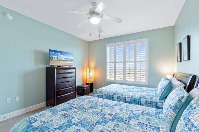 Building Photo - 365 E Beach Blvd