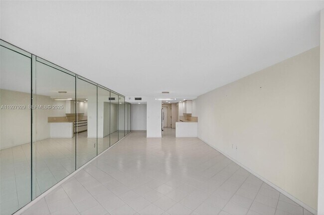 Building Photo - 600 Grapetree Dr