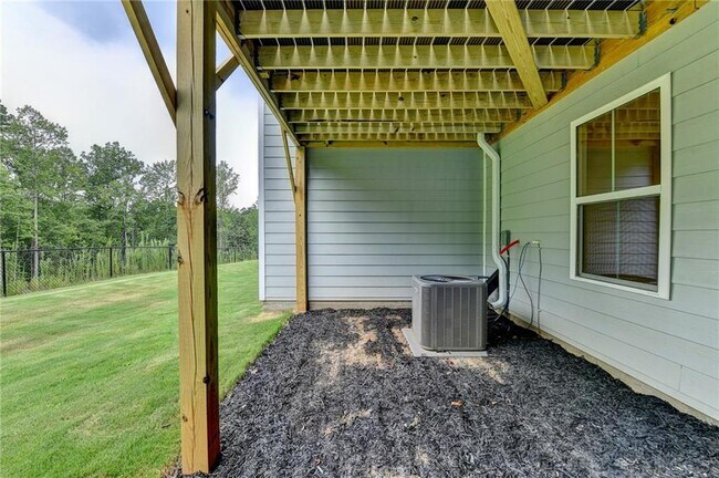 Building Photo - 953 Woods Chapel Rd