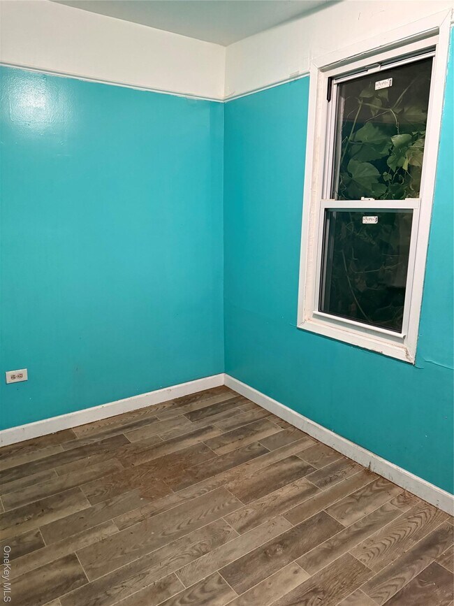 Building Photo - 1632 St Peters Ave