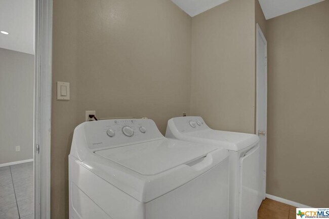 Building Photo - 650 Freiling