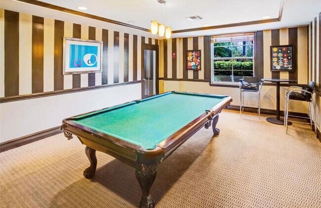 Building Photo - 520 SE 5 Ave