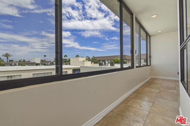 Building Photo - 4443 Ventura Canyon Ave