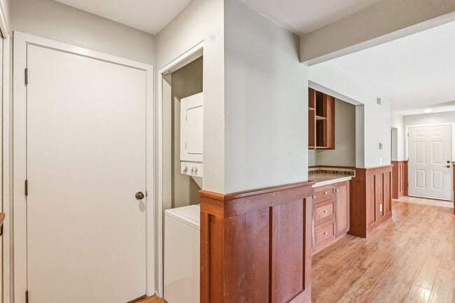 Building Photo - Ground Level 2 Bedroom Condo in Charbonneau Community