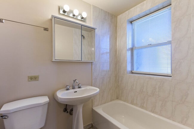 Building Photo - 4024 W Division St